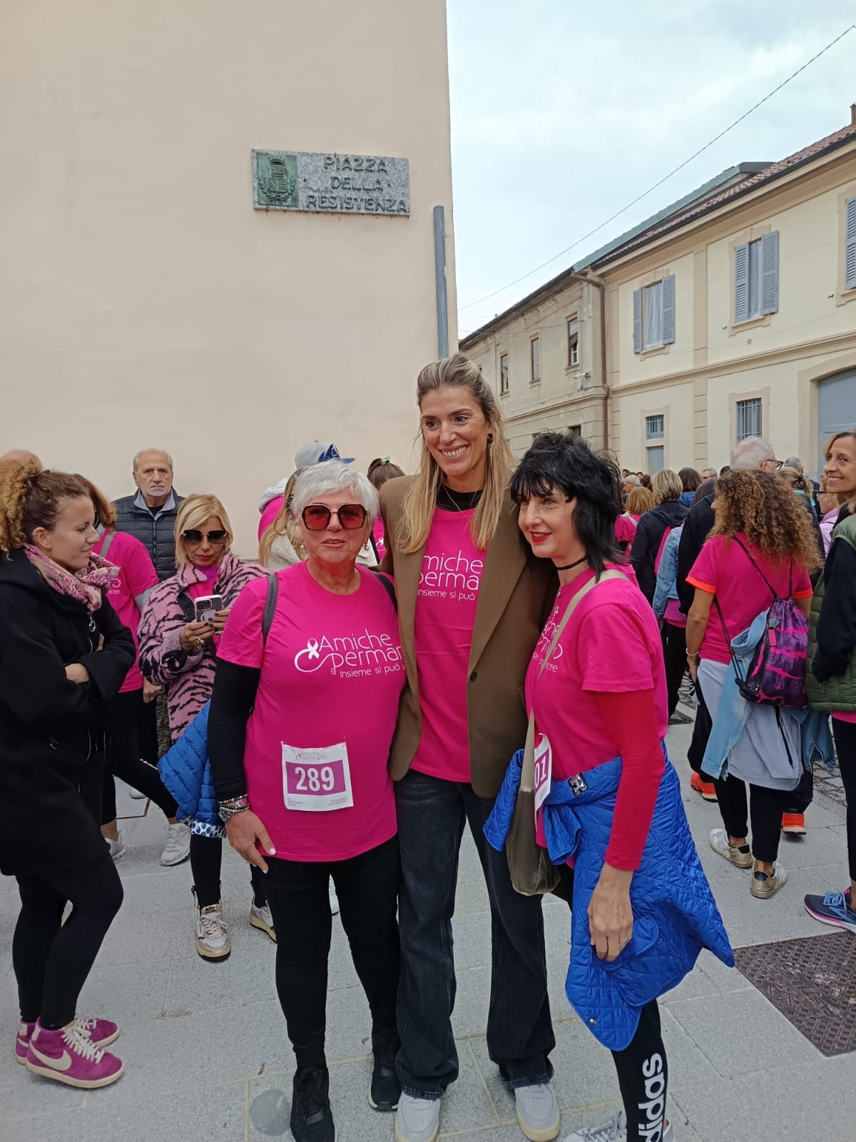 CAMMINATA CON AMICHE PER MANO – foto 2